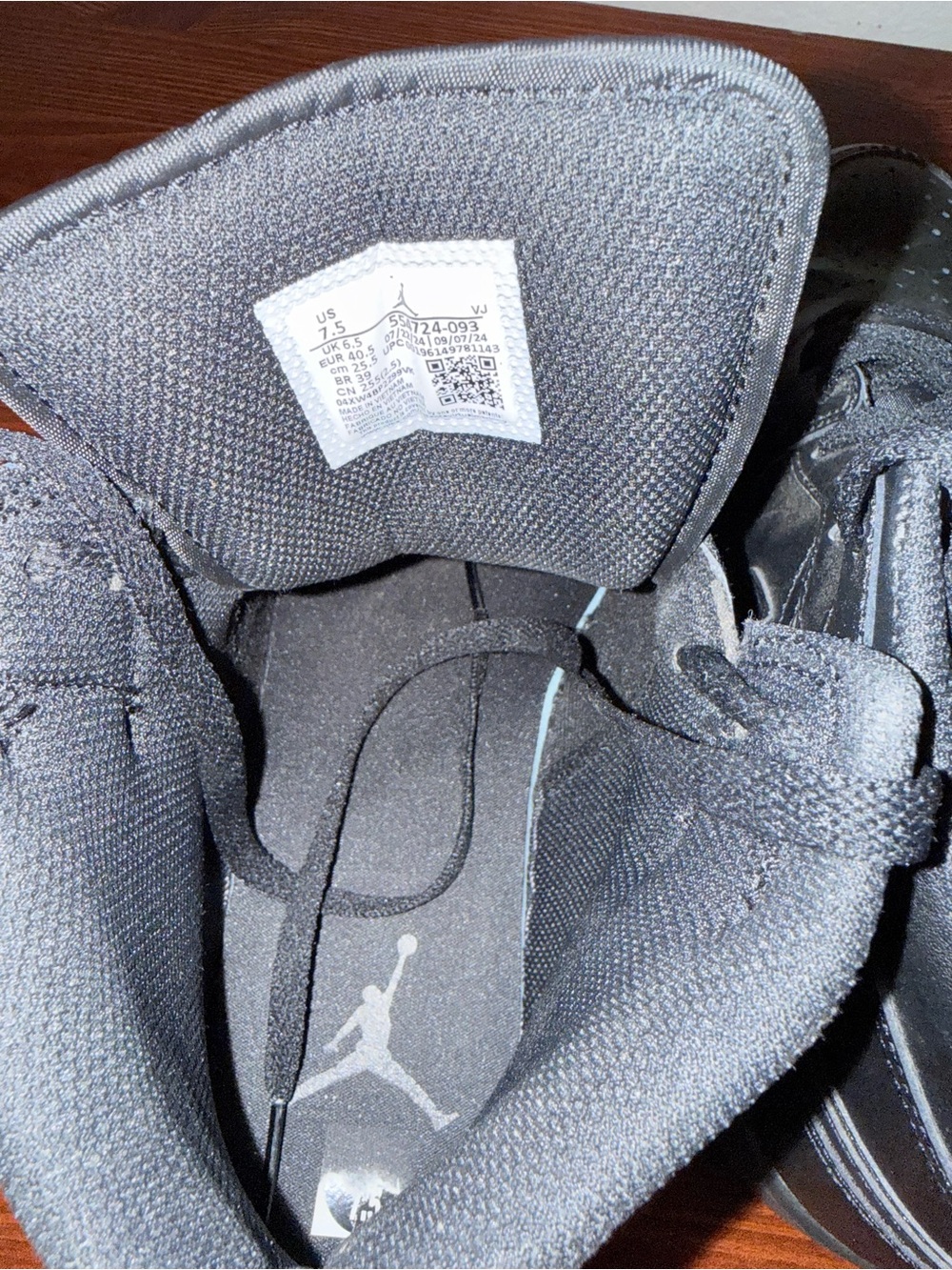 Nike Air Jordan 1 Mid Triple Black - Picture 7 of 7